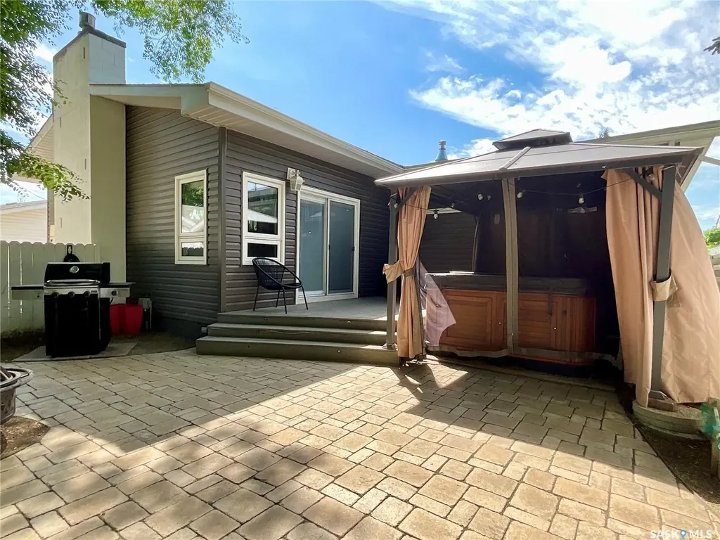 30 Rosewood Place Regina SK S4S 5N5