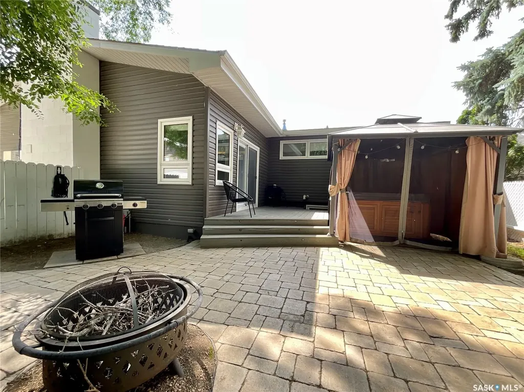 30 Rosewood Place Regina SK S4S 5N5