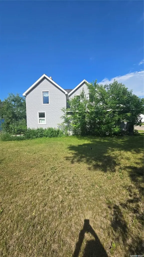 816 Pacific Avenue Carnduff SK S0C 0S0