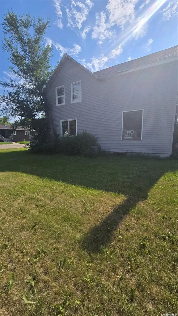 816 Pacific Avenue Carnduff SK S0C 0S0