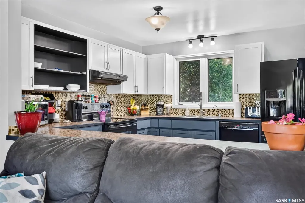 1207 Grandview Street W Moose Jaw SK S6H 5M3