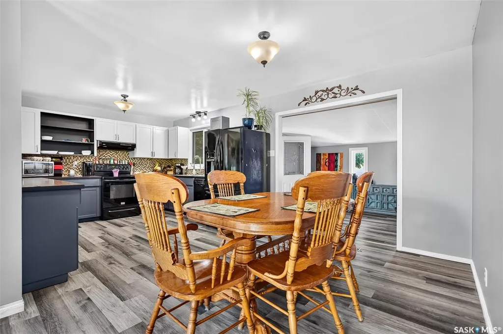 1207 Grandview Street W Moose Jaw SK S6H 5M3