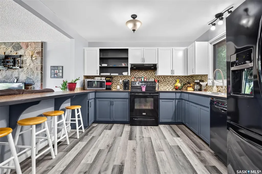 1207 Grandview Street W Moose Jaw SK S6H 5M3