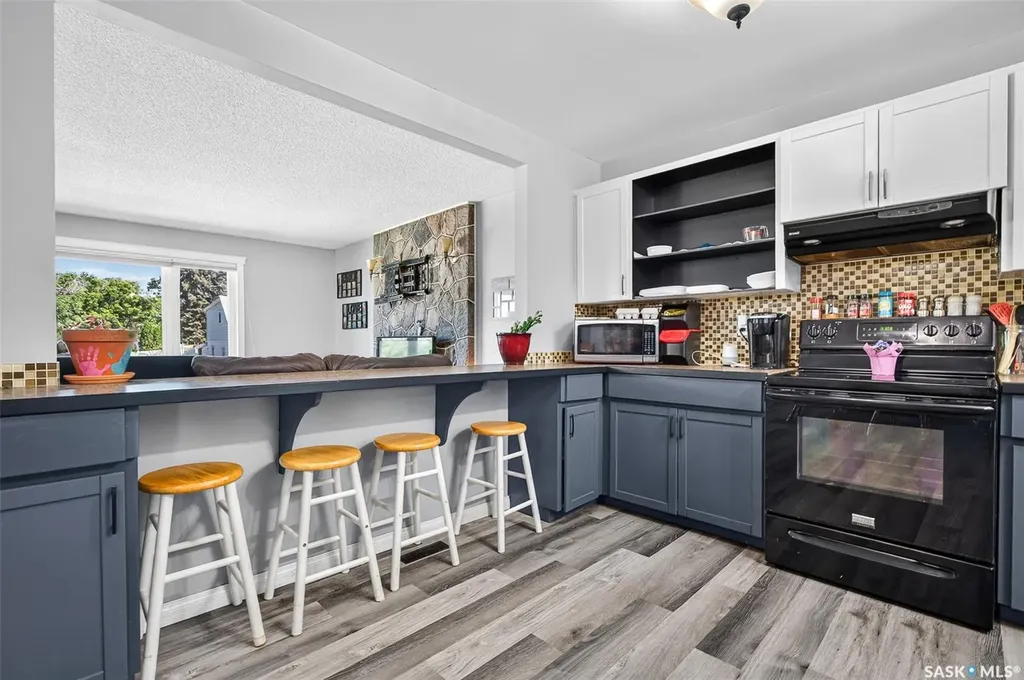 1207 Grandview Street W Moose Jaw SK S6H 5M3