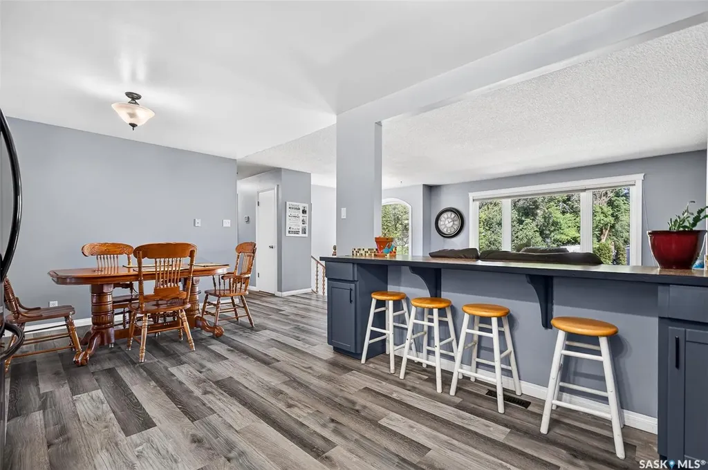 1207 Grandview Street W Moose Jaw SK S6H 5M3
