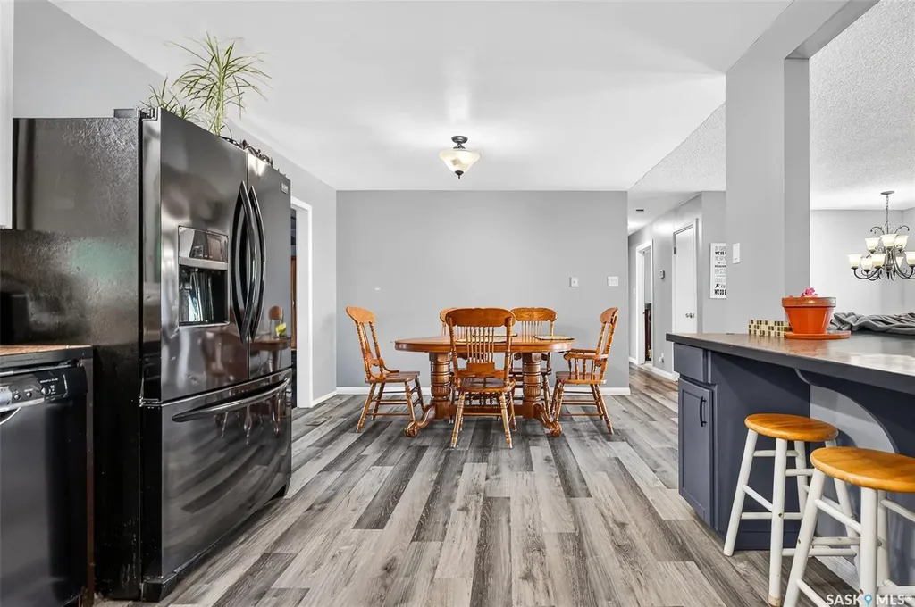 1207 Grandview Street W Moose Jaw SK S6H 5M3