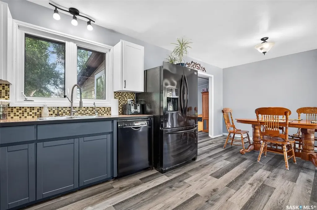 1207 Grandview Street W Moose Jaw SK S6H 5M3