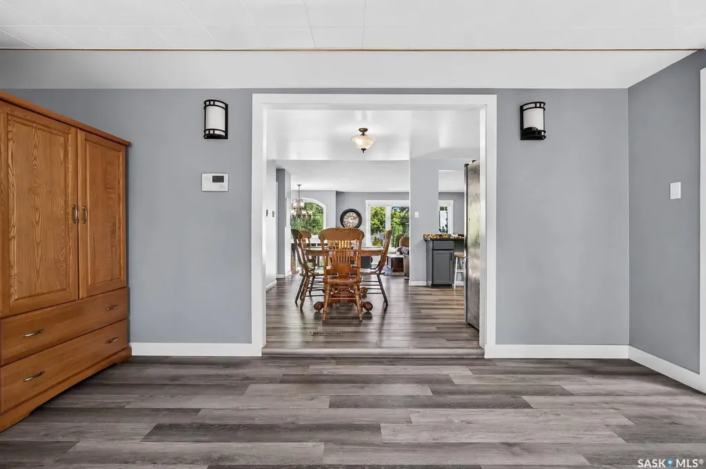 1207 Grandview Street W Moose Jaw SK S6H 5M3