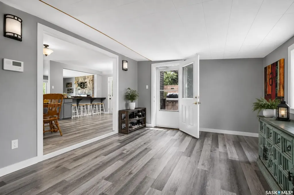 1207 Grandview Street W Moose Jaw SK S6H 5M3