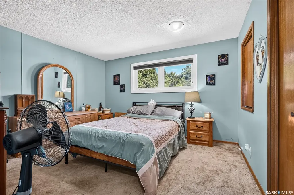 1207 Grandview Street W Moose Jaw SK S6H 5M3