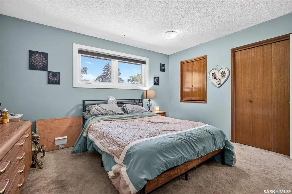 1207 Grandview Street W Moose Jaw SK S6H 5M3