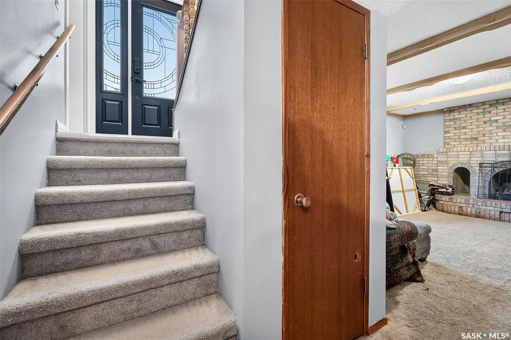 1207 Grandview Street W Moose Jaw SK S6H 5M3