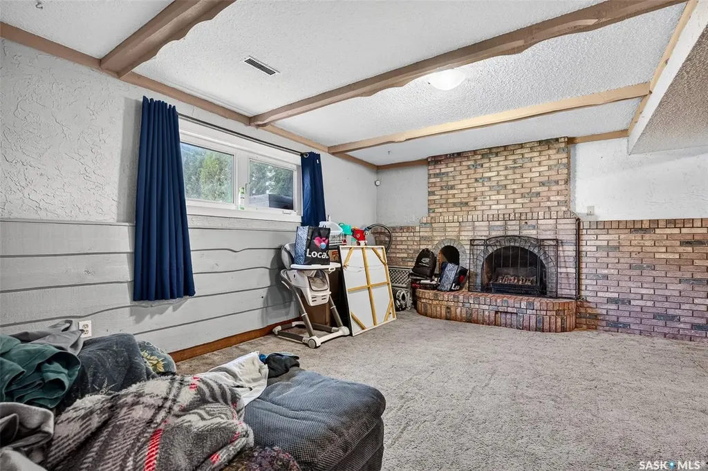 1207 Grandview Street W Moose Jaw SK S6H 5M3