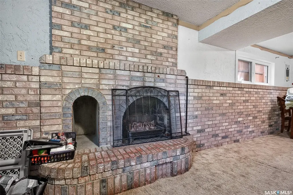 1207 Grandview Street W Moose Jaw SK S6H 5M3
