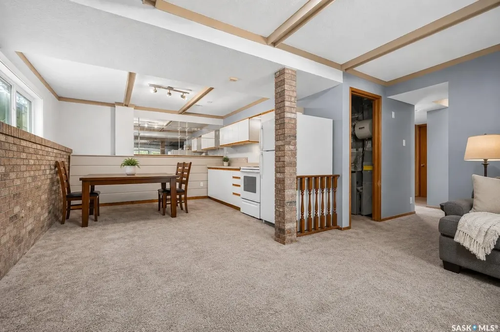 1207 Grandview Street W Moose Jaw SK S6H 5M3