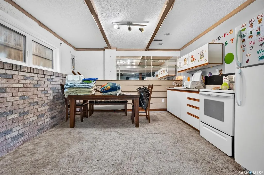 1207 Grandview Street W Moose Jaw SK S6H 5M3