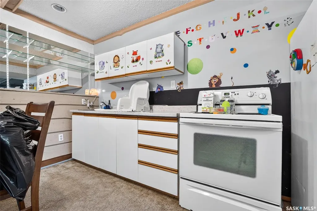 1207 Grandview Street W Moose Jaw SK S6H 5M3