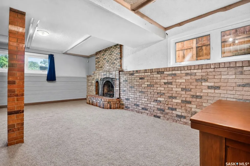 1207 Grandview Street W Moose Jaw SK S6H 5M3