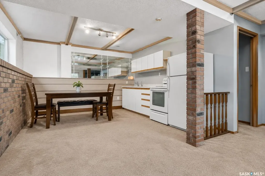 1207 Grandview Street W Moose Jaw SK S6H 5M3