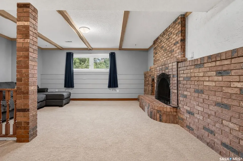 1207 Grandview Street W Moose Jaw SK S6H 5M3