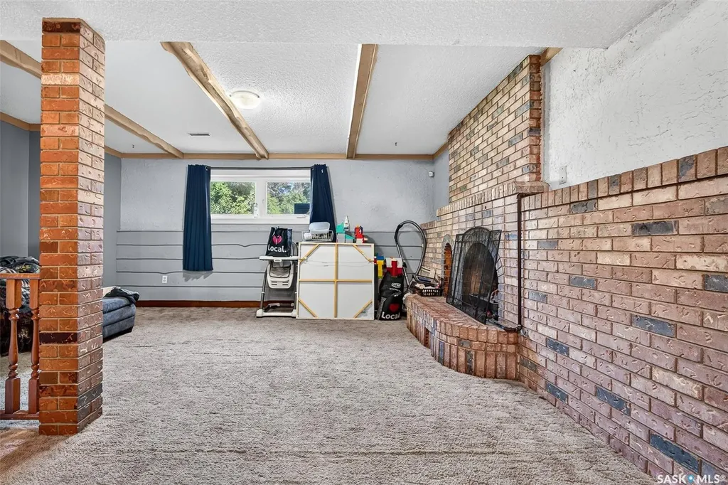 1207 Grandview Street W Moose Jaw SK S6H 5M3