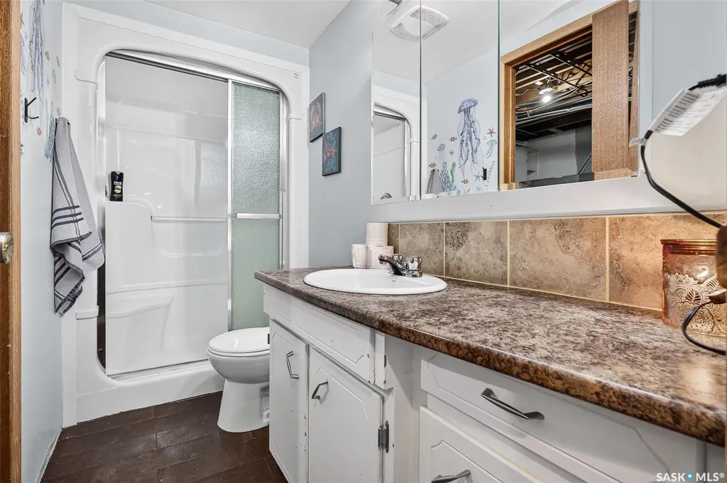1207 Grandview Street W Moose Jaw SK S6H 5M3