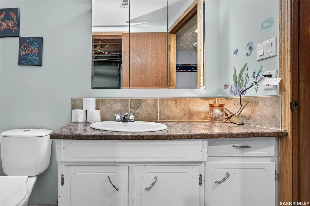 1207 Grandview Street W Moose Jaw SK S6H 5M3