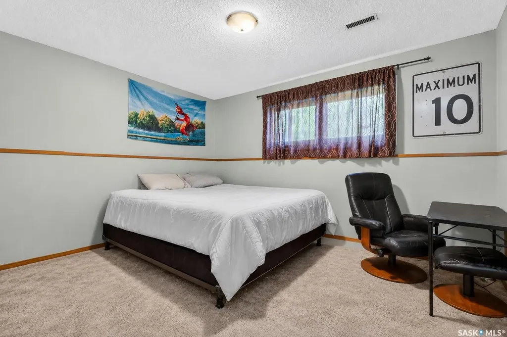 1207 Grandview Street W Moose Jaw SK S6H 5M3