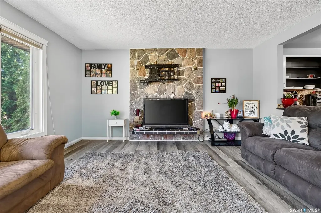1207 Grandview Street W Moose Jaw SK S6H 5M3