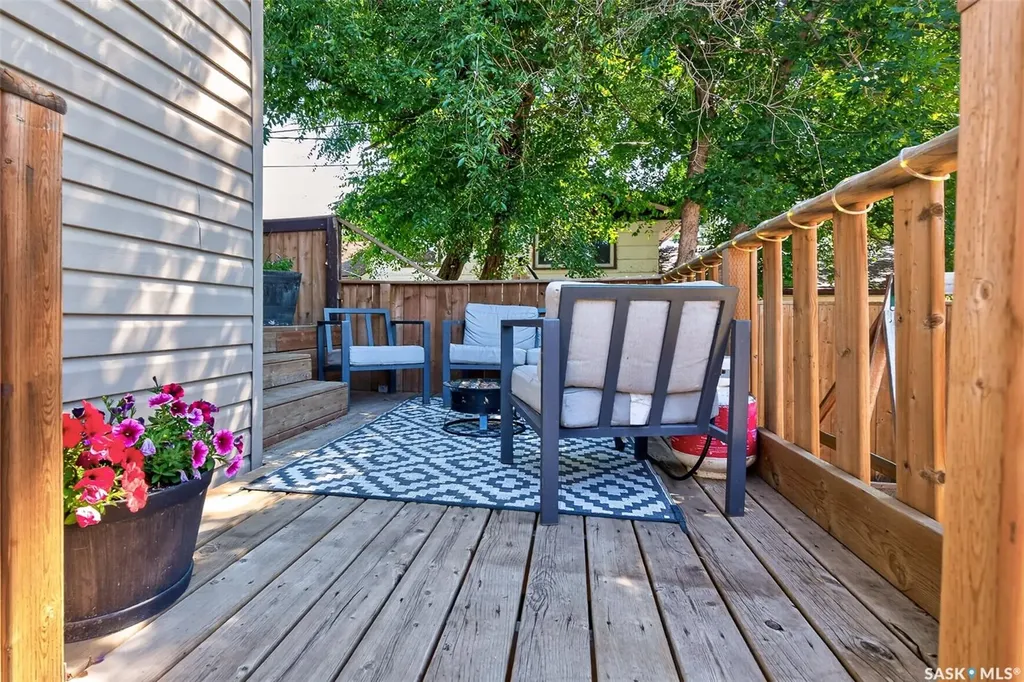 1207 Grandview Street W Moose Jaw SK S6H 5M3