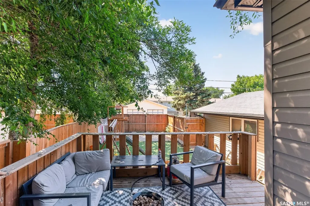 1207 Grandview Street W Moose Jaw SK S6H 5M3