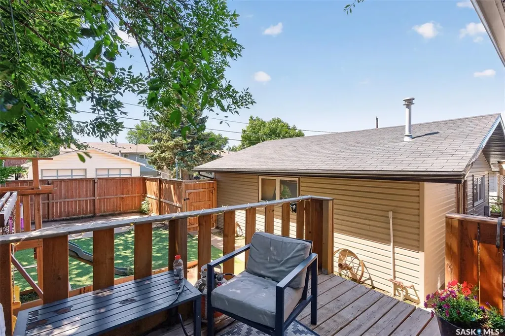 1207 Grandview Street W Moose Jaw SK S6H 5M3