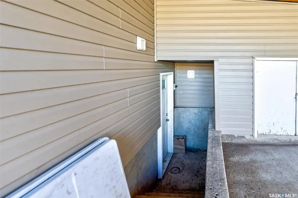 1207 Grandview Street W Moose Jaw SK S6H 5M3