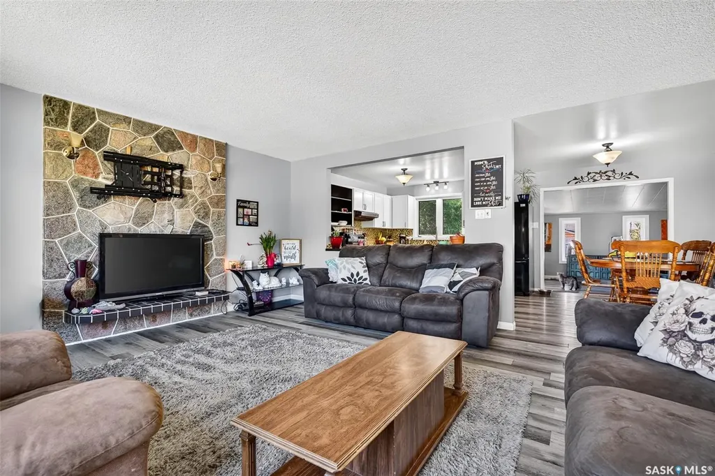 1207 Grandview Street W Moose Jaw SK S6H 5M3