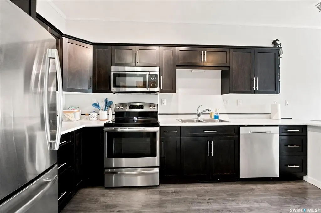 545 Hassard Close Saskatoon SK S7L 6V3