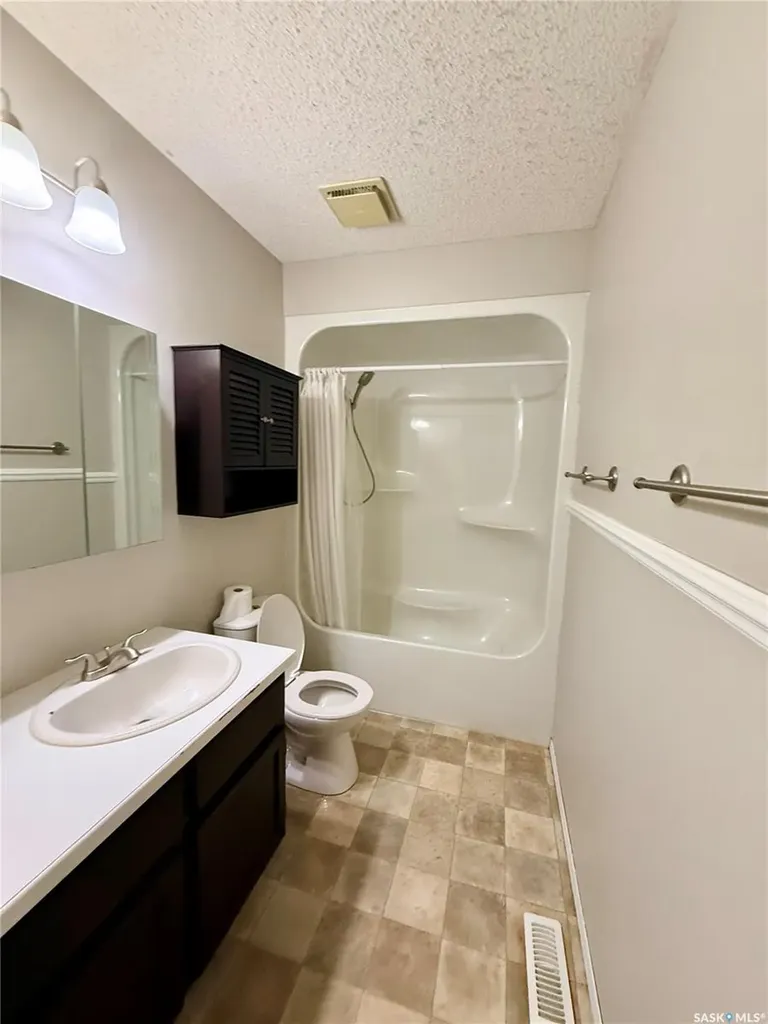 330 Aspen Drive Swift Current SK S9H 4T1