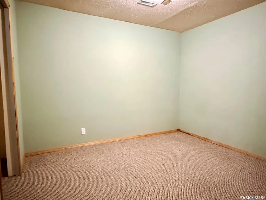 330 Aspen Drive Swift Current SK S9H 4T1