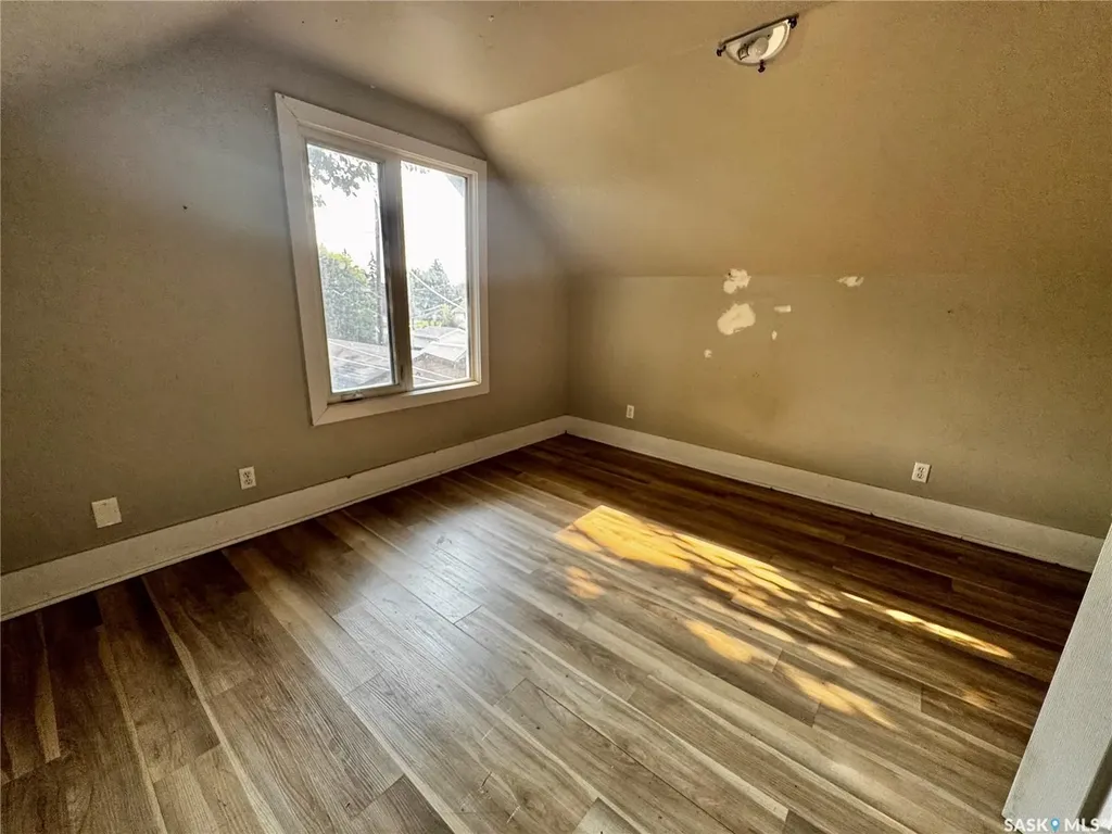408 I Avenue N Saskatoon SK S7L 2G8