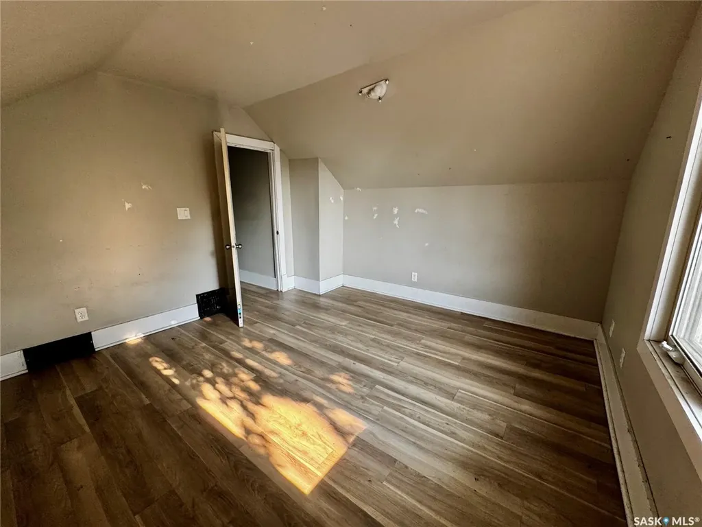 408 I Avenue N Saskatoon SK S7L 2G8