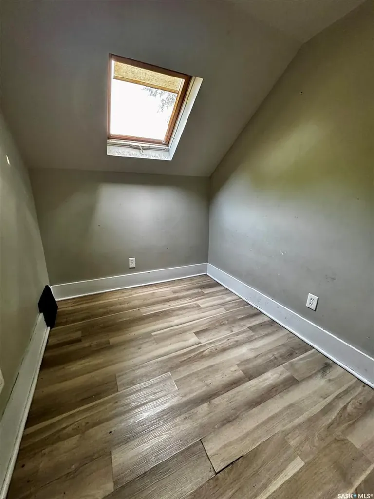 408 I Avenue N Saskatoon SK S7L 2G8