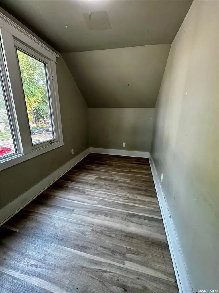 408 I Avenue N Saskatoon SK S7L 2G8