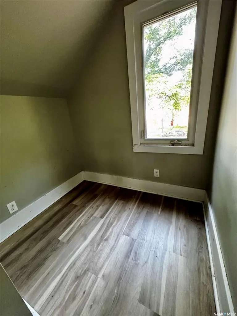 408 I Avenue N Saskatoon SK S7L 2G8