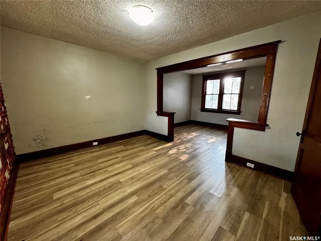 408 I Avenue N Saskatoon SK S7L 2G8