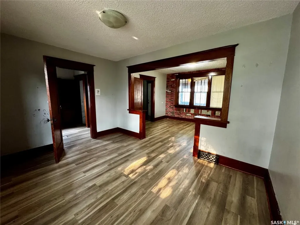 408 I Avenue N Saskatoon SK S7L 2G8