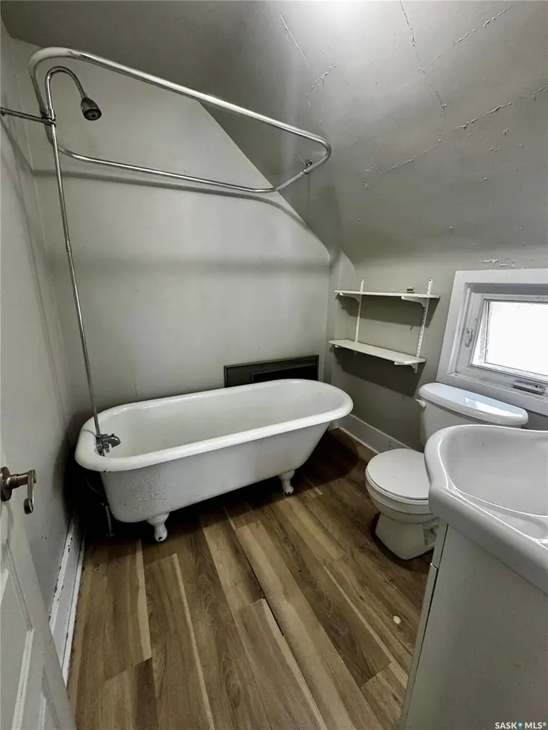 408 I Avenue N Saskatoon SK S7L 2G8