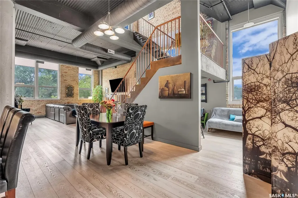 211 D Avenue N Saskatoon SK S7L 1M7