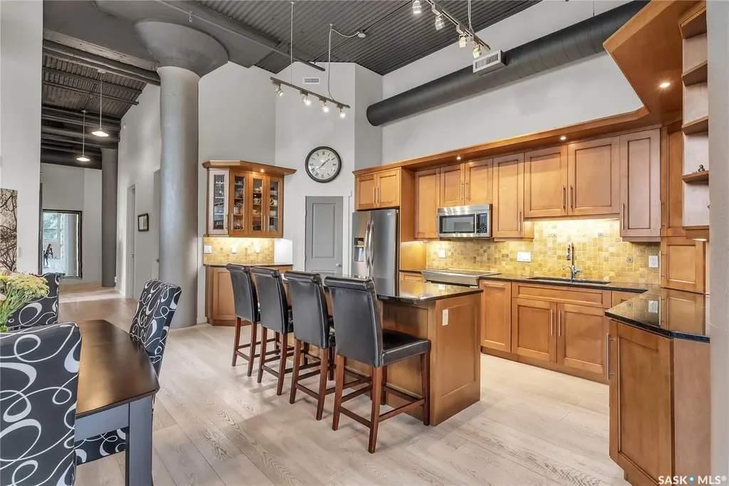 211 D Avenue N Saskatoon SK S7L 1M7