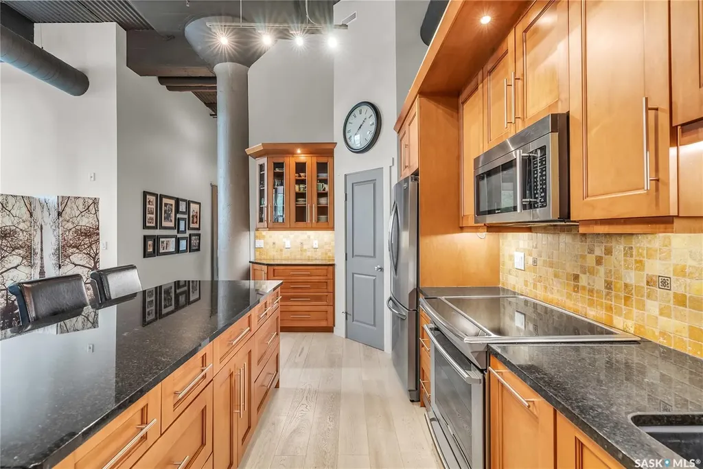 211 D Avenue N Saskatoon SK S7L 1M7