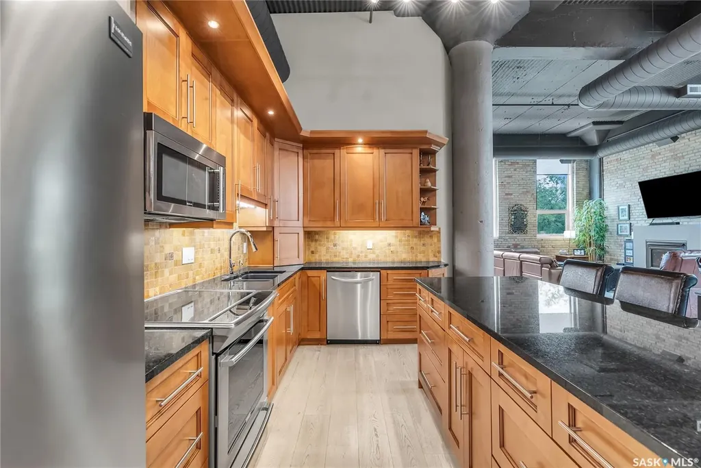 211 D Avenue N Saskatoon SK S7L 1M7