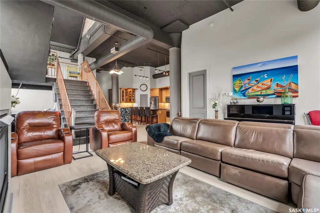 211 D Avenue N Saskatoon SK S7L 1M7